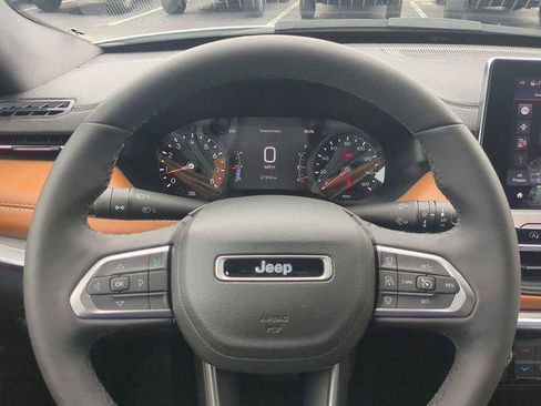 Certified 2025 Jeep Compass Limited AWD/4WD image 30