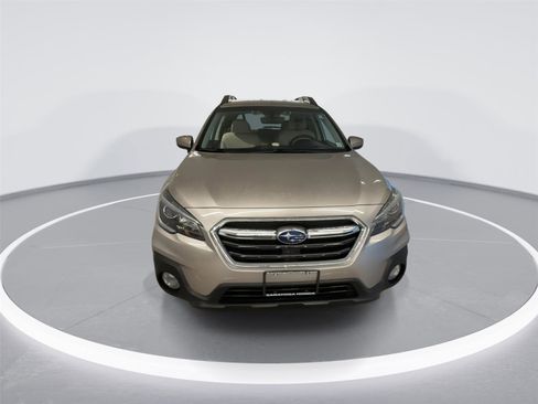 Used 2019 Subaru Outback 2.5i Premium image 3