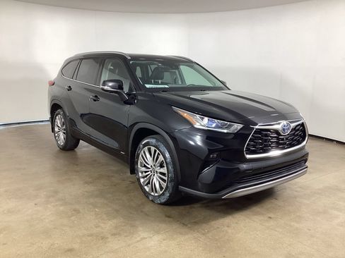 Used 2023 Toyota Highlander Platinum AWD/4WD image 3