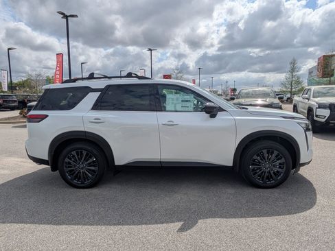 New 2026 Nissan Pathfinder SL FWD image 2