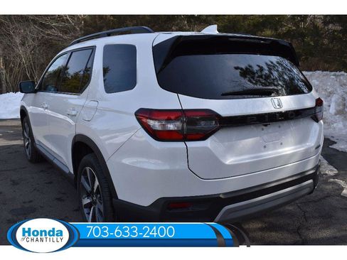 New 2025 Honda Pilot Touring image 5