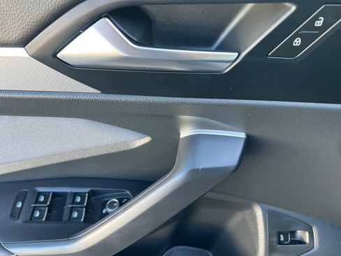 Certified 2025 Volkswagen Jetta SE image 11