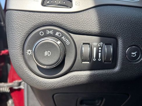 Used 2019 Jeep Cherokee High Altitude AWD/4WD image 19