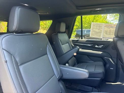 Used 2024 GMC Yukon Denali AWD/4WD image 16