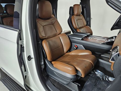 Used 2022 Lincoln Navigator Reserve image 19