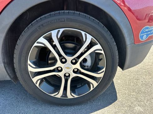 Used 2020 Chevrolet Bolt Premier w/ Infotainment Package FWD image 5