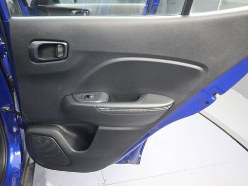 Used 2022 Hyundai Venue Limited FWD image 23