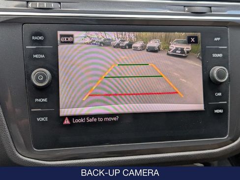 Used 2022 Volkswagen Tiguan SE w/ Panoramic Sunroof Package AWD/4WD image 26