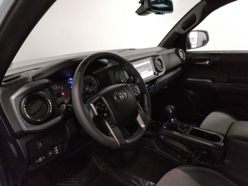 Used 2021 Toyota Tacoma TRD Off-Road image 29