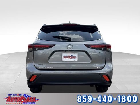 Used 2025 Toyota Highlander XLE AWD/4WD image 11