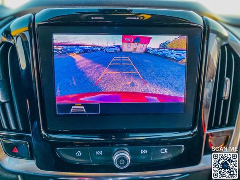 Used 2021 Chevrolet Traverse LT image 34