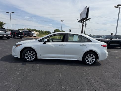 Used 2026 Toyota Corolla LE FWD image 4