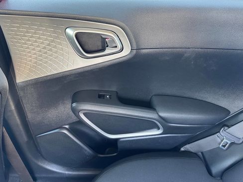 Used 2022 Kia Soul LX FWD image 15