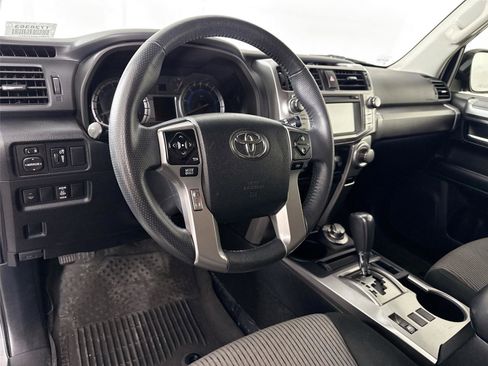 Used 2019 Toyota 4Runner SR5 AWD/4WD image 4