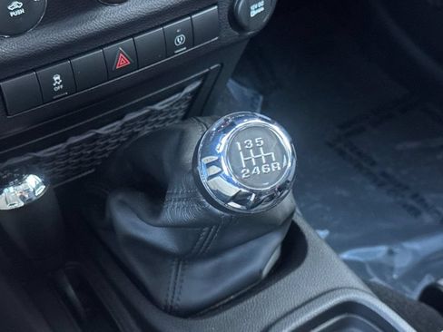 Used 2016 Jeep Wrangler Rubicon w/ Power Convenience Group AWD/4WD image 19