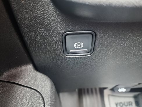 Used 2022 GMC Terrain SLE image 35