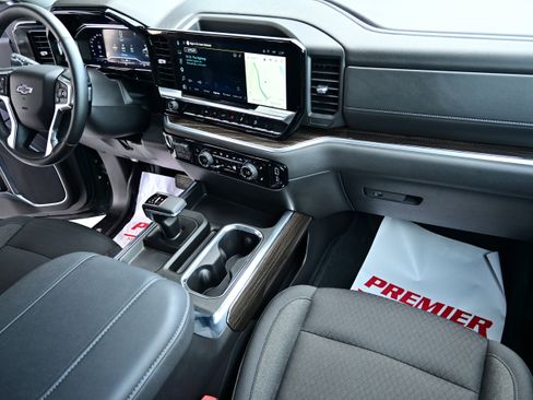 Used 2025 Chevrolet Silverado 1500 LT Trail Boss w/ Dark Appearance Package AWD/4WD image 24
