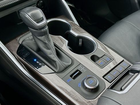 Used 2020 Toyota Highlander Limited image 16