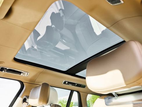 Used 2024 Land Rover Range Rover SV image 46