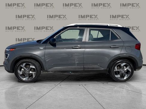 Used 2025 Hyundai Venue Limited image 2
