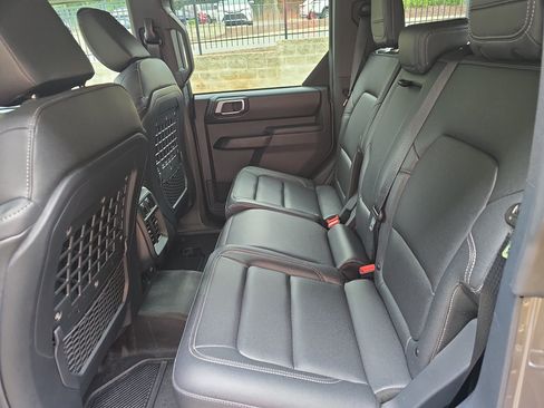 Used 2025 Ford Bronco Badlands AWD/4WD image 13