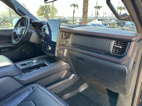Used 2022 Ford Expedition Limited image 25