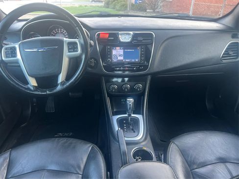 Used 2011 Chrysler 200 Limited FWD image 16