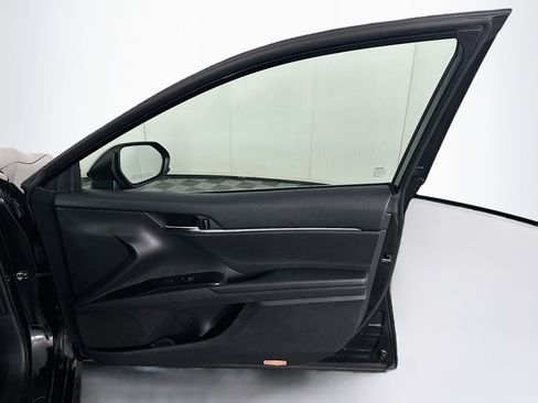 Used 2019 Toyota Camry LE image 29