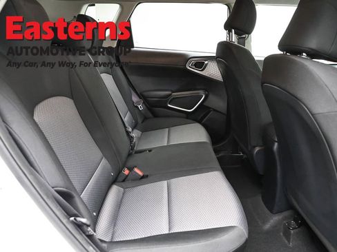 Used 2025 Kia Soul LX w/ LX Technology Package FWD image 23