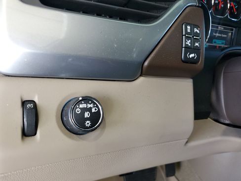 Used 2018 Chevrolet Suburban Premier RWD image 24