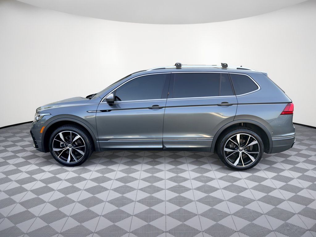 Used 2024 Volkswagen Tiguan SEL R-Line w/ MDO Package, Two-Row AWD/4WD image 2
