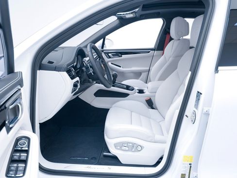 Certified 2026 Porsche Macan S AWD/4WD image 18