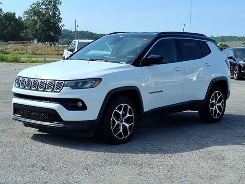 Used 2025 Jeep Compass Limited AWD/4WD image 3