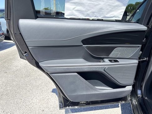 New 2026 Lincoln Nautilus Premier AWD/4WD image 13