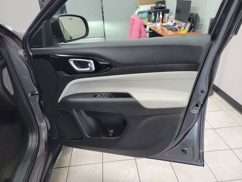 Used 2024 Jeep Compass Limited image 25