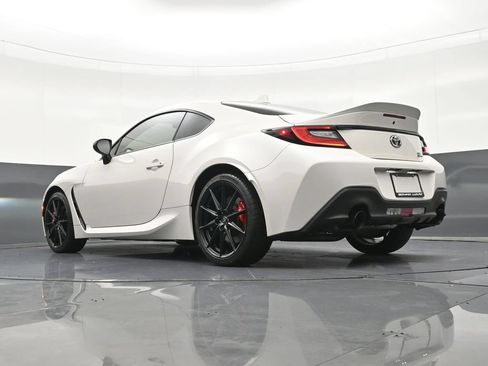 Used 2025 Toyota GR86 Premium w/ Performance Package RWD image 26