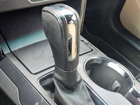 Used 2017 Ford Explorer XLT w/ Equipment Group 202A image 8