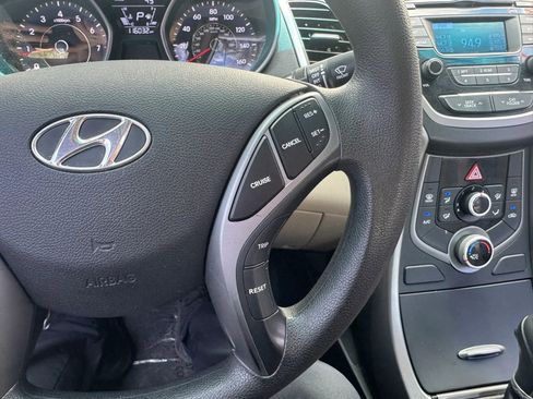 Used 2016 Hyundai Elantra SE FWD image 21