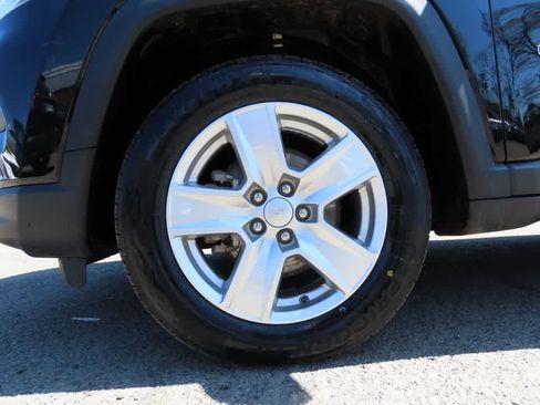 Used 2022 Jeep Compass Latitude image 10