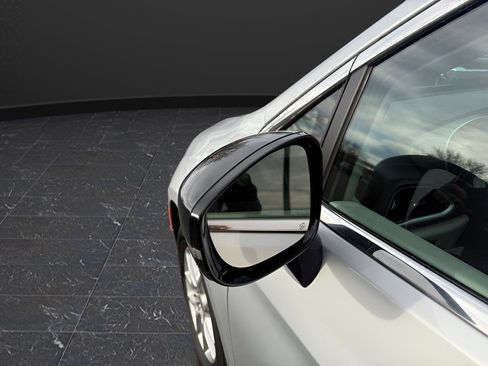 Used 2024 Chrysler Pacifica Touring-L FWD image 23
