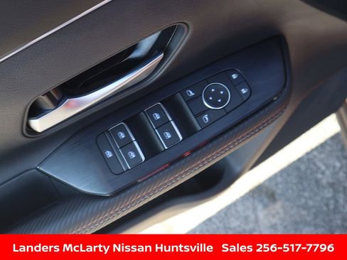 Used 2025 Nissan Kicks SR image 21