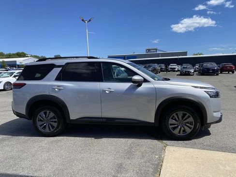 Used 2025 Nissan Pathfinder SV AWD/4WD image 7