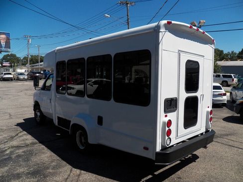 Used 2011 Ford E-350 and Econoline 350 Super Duty w/ Shuttle Bus Prep Pkg RWD image 3