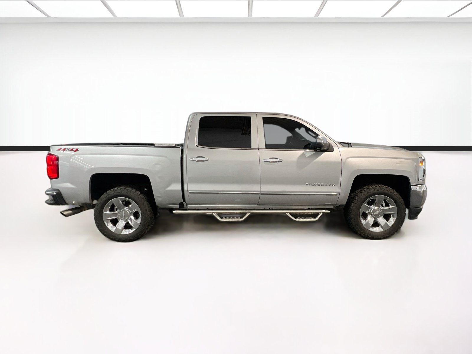 Used 2018 Chevrolet Silverado 1500 LTZ w/ LTZ Plus Package AWD/4WD image 23