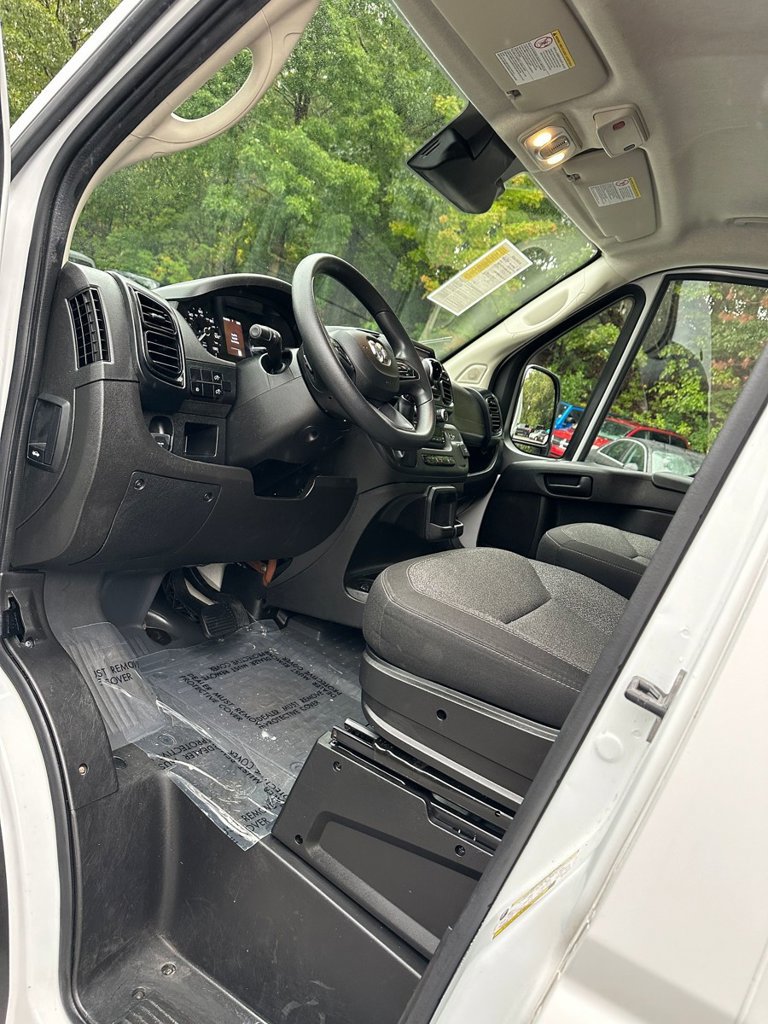 Used 2024 RAM ProMaster 2500 w/ Convenience Group FWD image 9