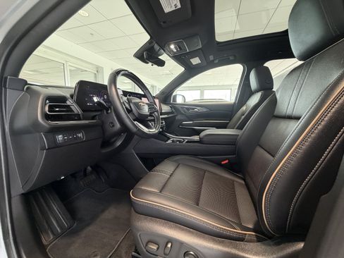 Used 2025 Chevrolet Traverse High Country w/ LPO, Floor Liner Package AWD/4WD image 2