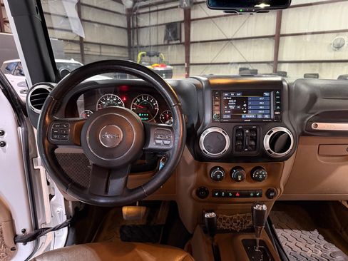 Used 2014 Jeep Wrangler Unlimited Sahara w/ Connectivity Group AWD/4WD image 25