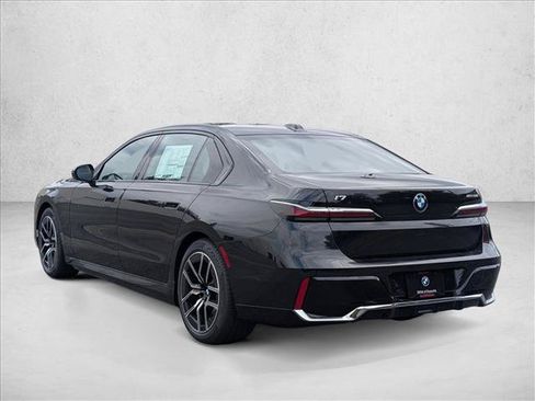 New 2026 BMW i7 M70 w/ M Sport Package RWD image 2
