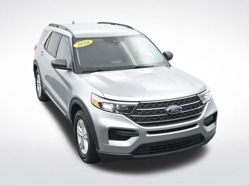 Used 2024 Ford Explorer XLT image 25