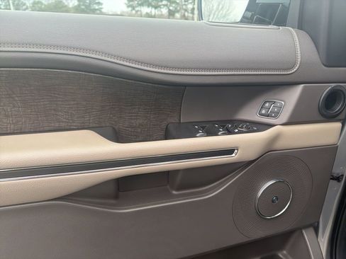 Used 2020 Ford Expedition Limited image 17